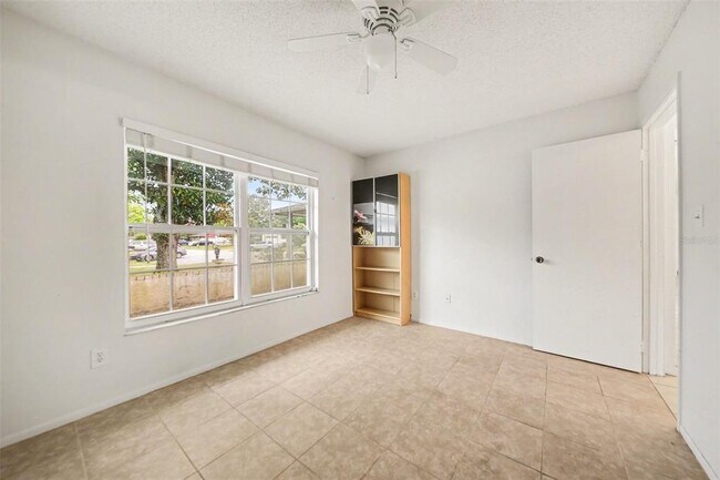 Building Photo - 5033 Loyola Ln