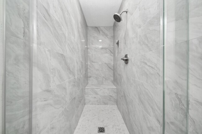 Building Photo - 7066 Villa Dr