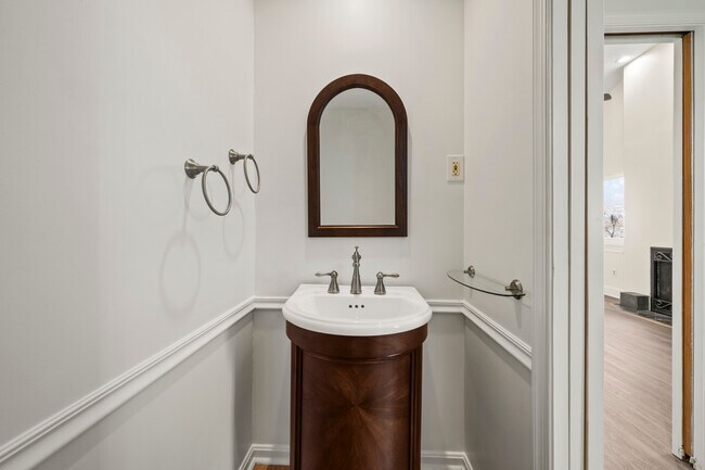 Building Photo - Dolly's