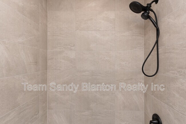 Building Photo - 2540 Hallmark Dr