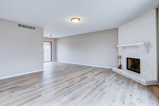 Building Photo - Four Bed, Two Bath!