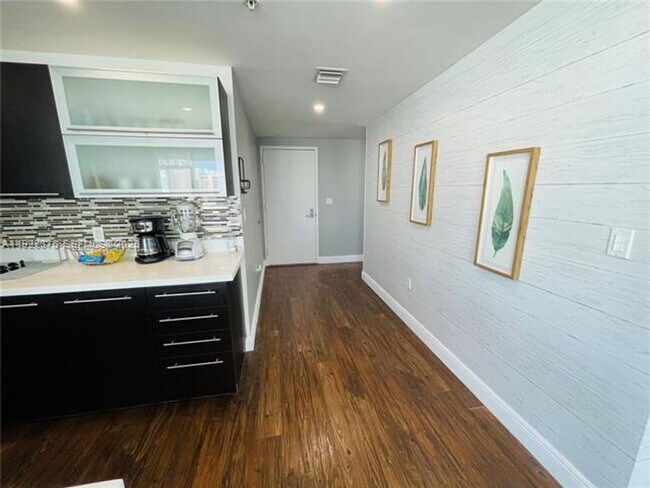 Building Photo - 90 SW 3rd St