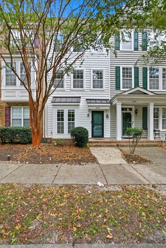 Building Photo - 230 Paradise Dr