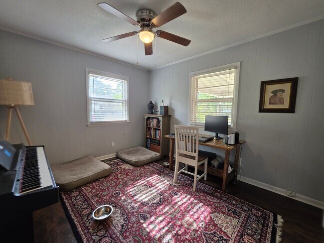 Building Photo - Sherwood Forest Gem | Spacious 3BR Home with Fenced Yard & Flex Room