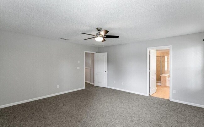 Building Photo - For Rent!!!!!  Spacious Living & Resort-Style Fun in Hamilton Glen!