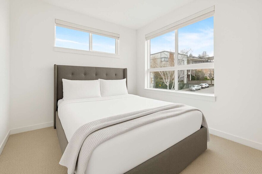 Building Photo - 301 Valley St