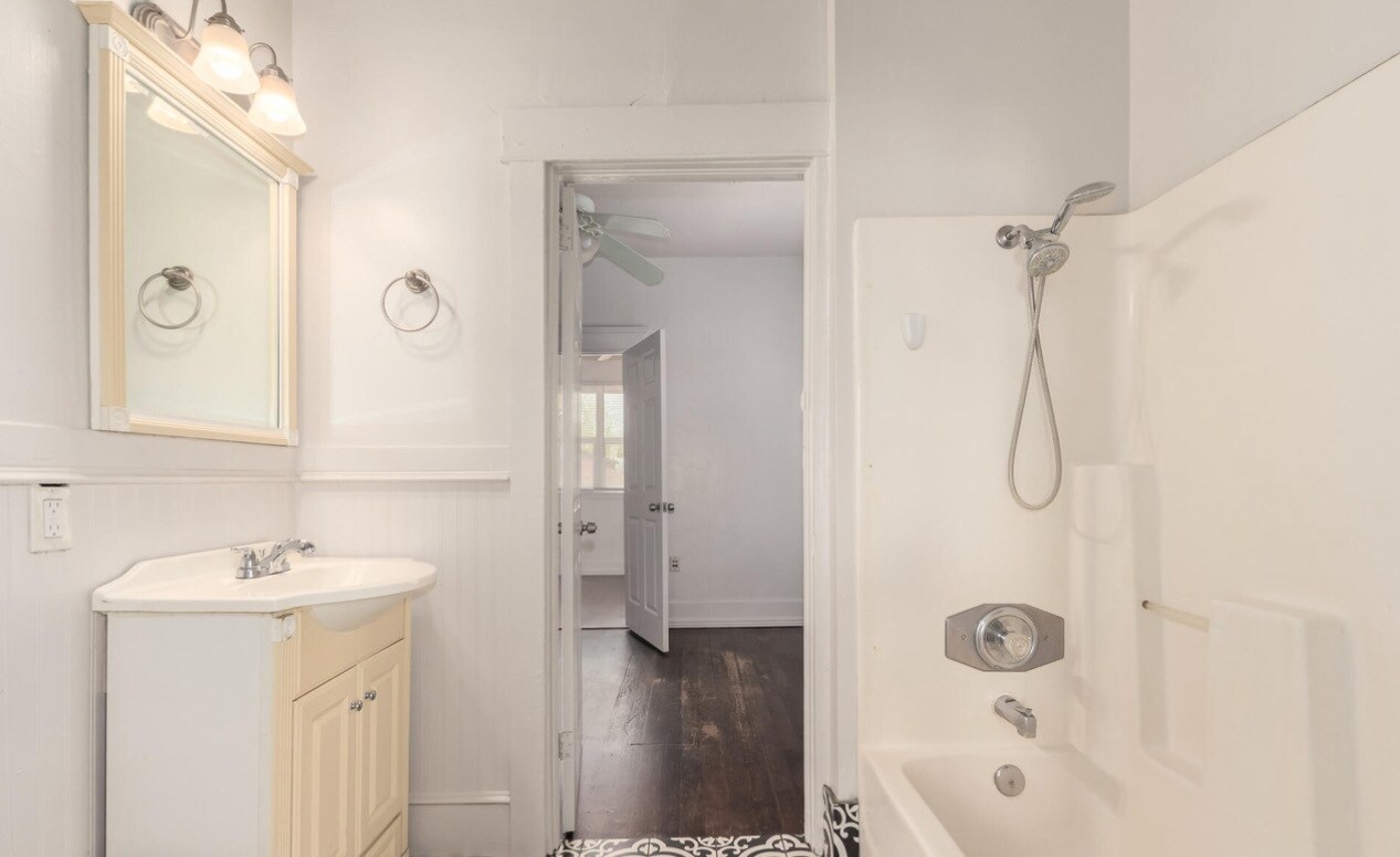 Bathroom - 1505 W Pierce St