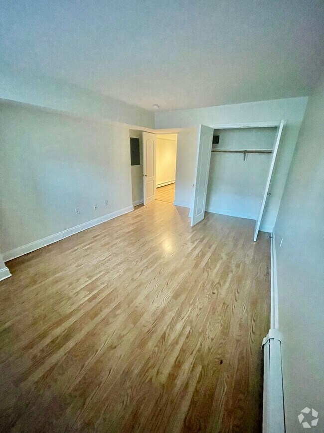 Building Photo - Avl now! Huge 3BR in Packard's Corner, hea...
