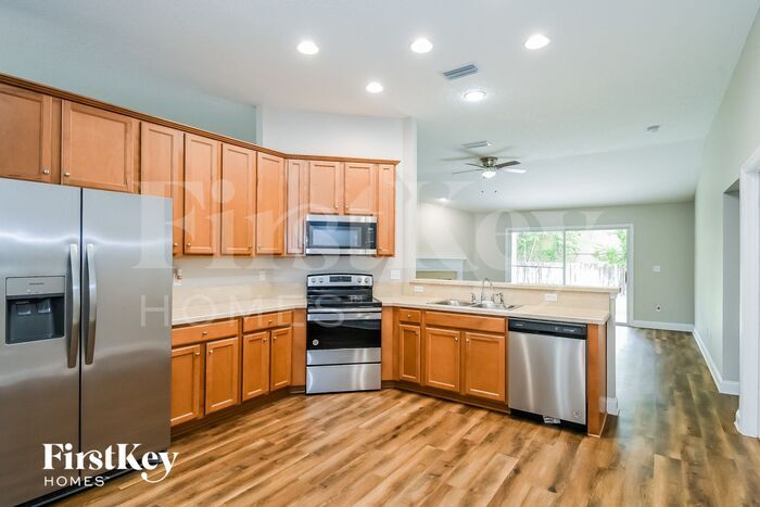 Building Photo - 10804 Stanton Hills Dr E