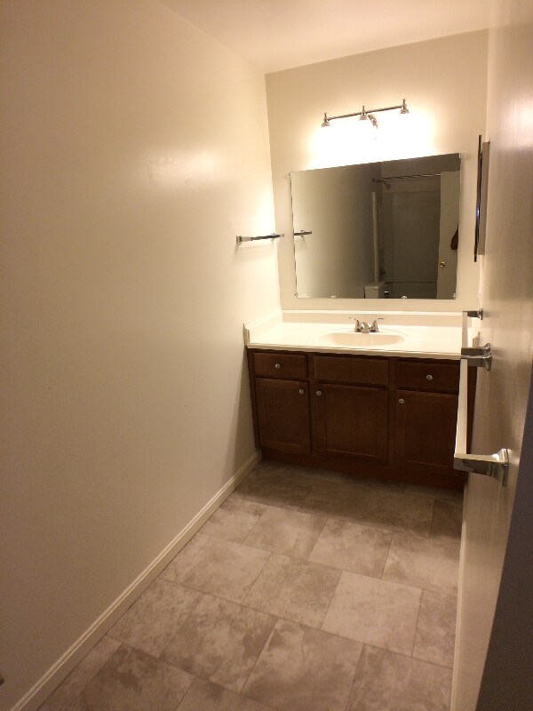 Building Photo - 626 Newbridge Ct