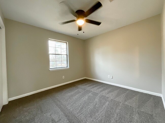 Building Photo - 2003 Doris Dr