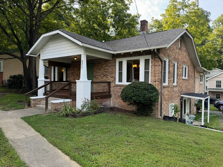 Exterior - 371 Old Hendersonville Highway