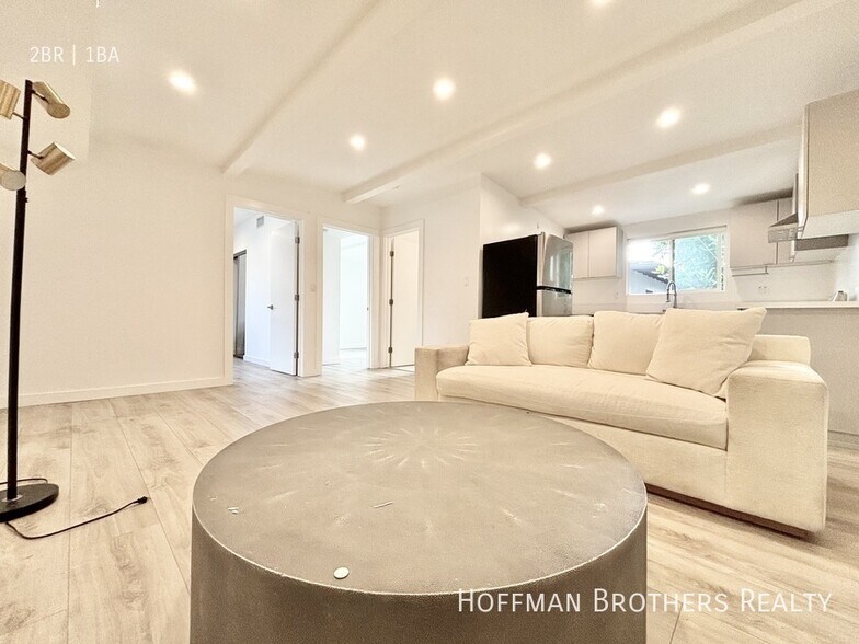 Building Photo - 1570 Yosemite Dr