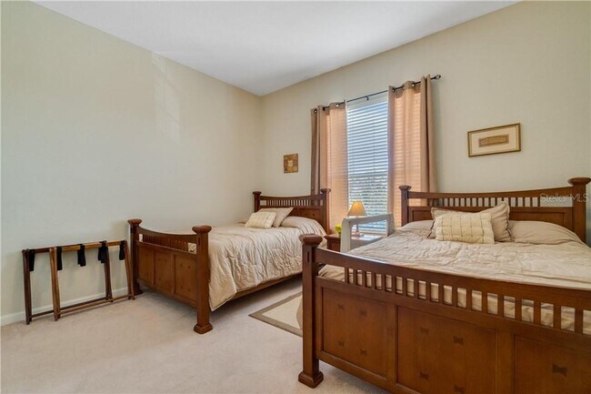 Building Photo - Beautiful WATERFRONT 3 bedrooms Condo located in MetroWest with ELEVATOR! Rare find!