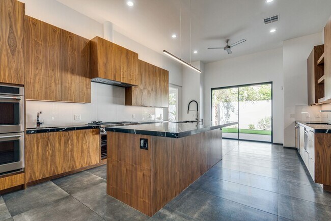 Building Photo - Luxury Summerlin Living in Gated Canyon Crest Community