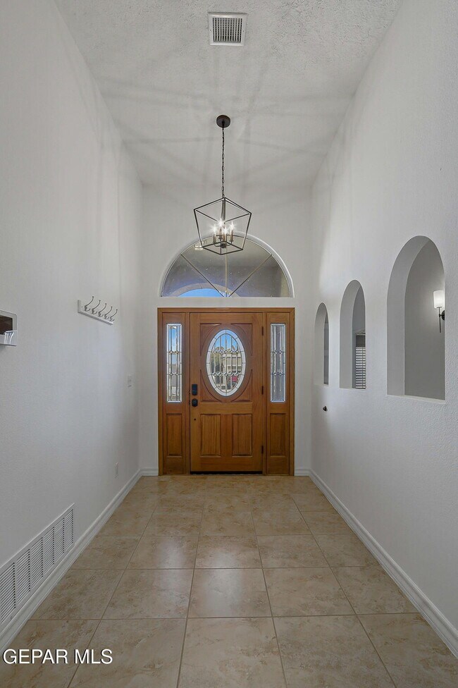 Building Photo - 232 Ave Mirador