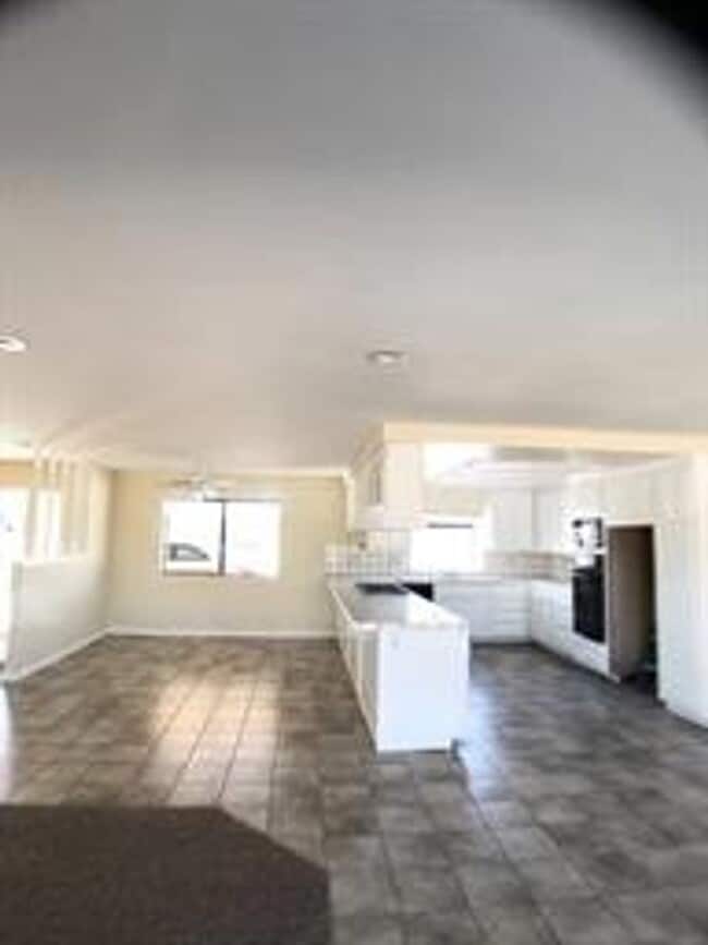 Building Photo - 21036 Pine Ridge Ave