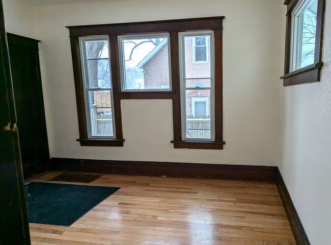 Building Photo - 457 W Southern Ave