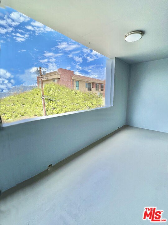 Building Photo - 468 S Roxbury Dr