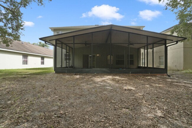 Building Photo - Spacious 4/3 House With 3-Car Garage In Th...