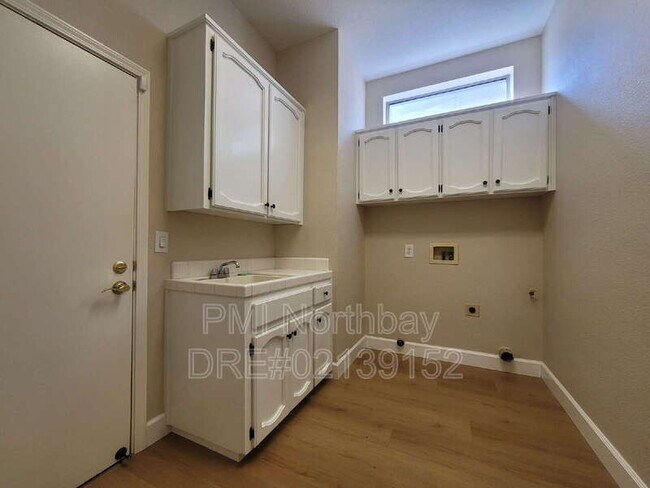 Building Photo - 167 Harvest Dr
