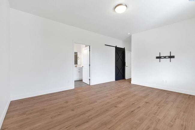 Building Photo - 6 to 18 mo lease available