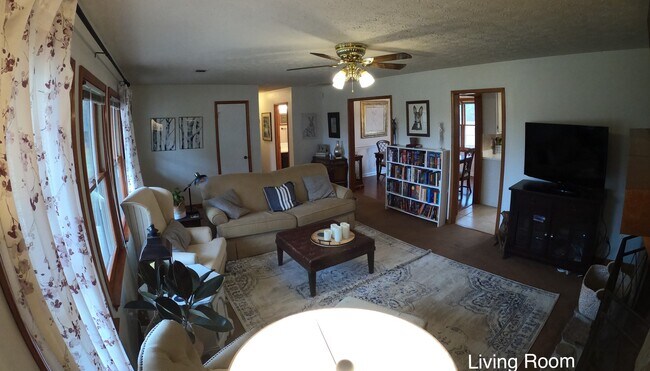 Building Photo - 201 Deerchase Dr