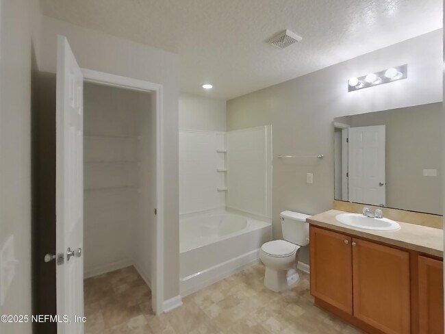 Building Photo - 11982 Alexandra Dr