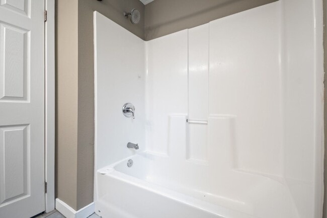 Building Photo - 2Bd/1.5Ba Kirkland Townhouse