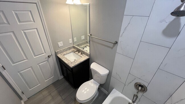 Building Photo - ADORABLE 3 Bedroom / 2 Bathroom Home in Pa...