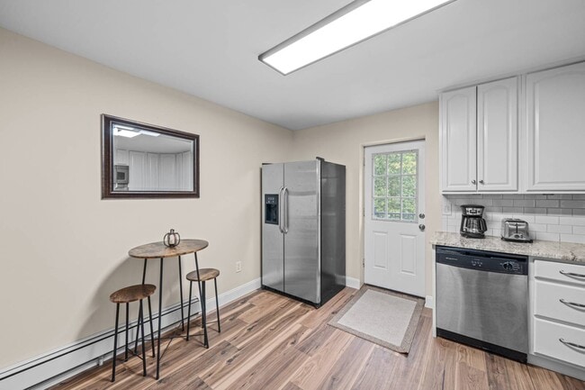 Building Photo - 266 Main St