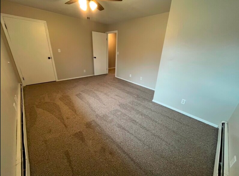 Building Photo - 1209 Rosewood Dr NE