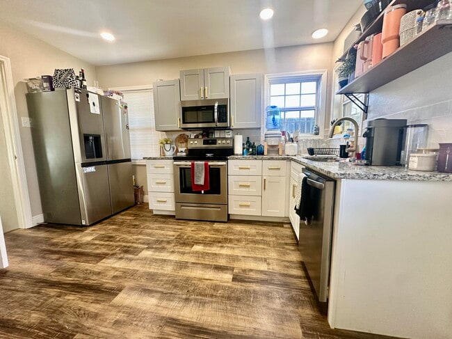 Building Photo - 2512 31st St