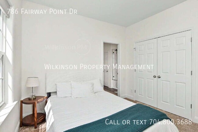 Building Photo - 786 Fairway Point Dr