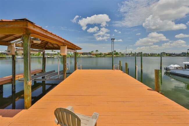 Building Photo - 6422 Lake Sunrise Dr