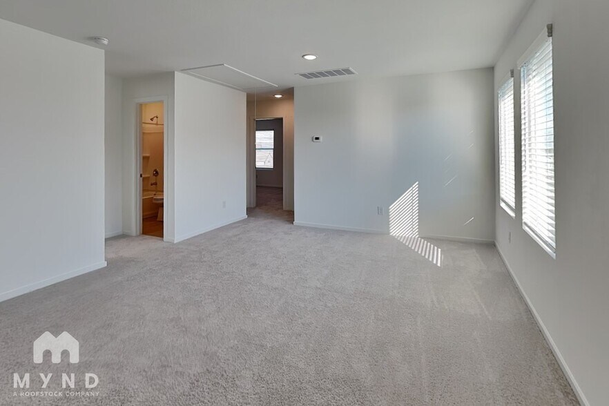 Building Photo - 7354 Orange Sapphire
