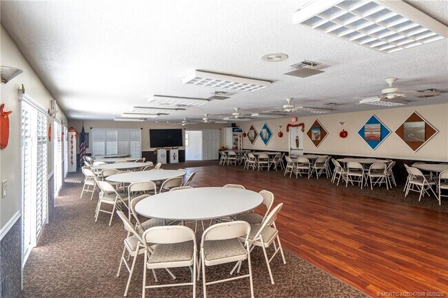 Building Photo - 2950 SE Ocean Blvd