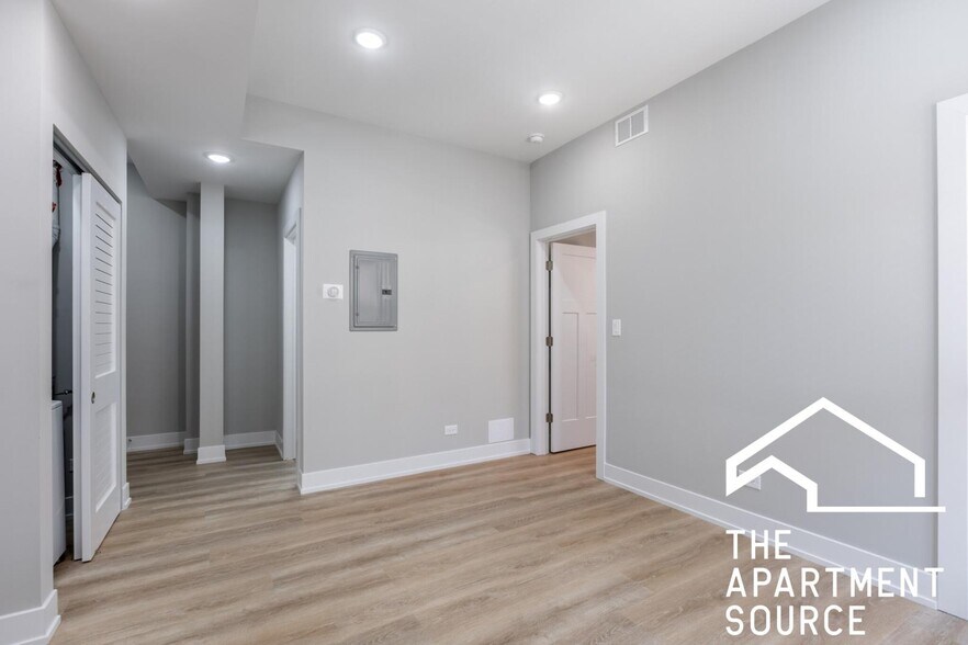 Building Photo - 432 W Belden Ave