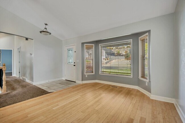 Building Photo - 8913 N Pine Hollow Dr