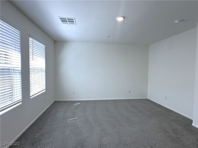 Building Photo - 9927 Saffron Hls St
