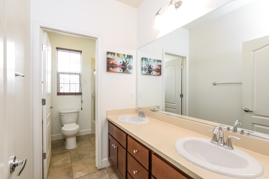 Building Photo - 1591 Sylvia St