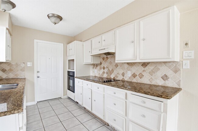 Building Photo - 6122 S Greenpark Dr