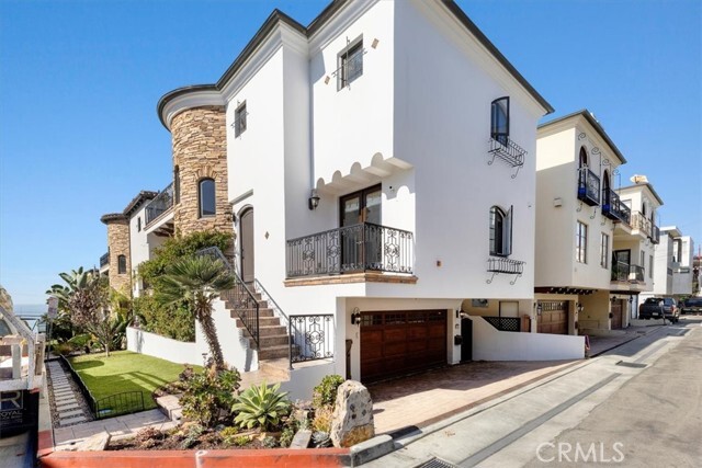Building Photo - 3101 Vista Dr