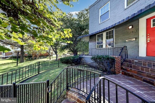 Building Photo - 1719 Frankford St SE