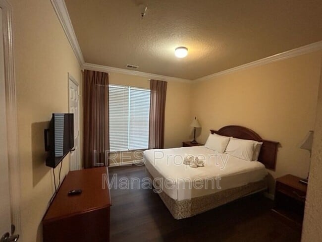 Building Photo - 1351 Tuscan Terrace