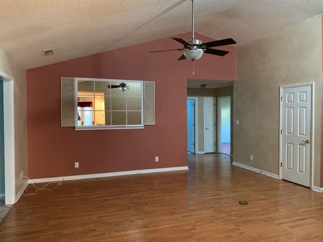 Building Photo - Three Bedroom, 2 Bath Home in Longs. Available Soon! Carolina Room, Enclosed Patio, Two Car Garag...