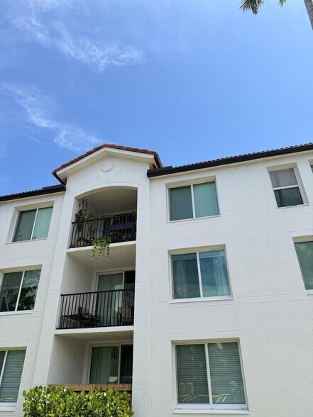Building Photo - 317 Villa Cir