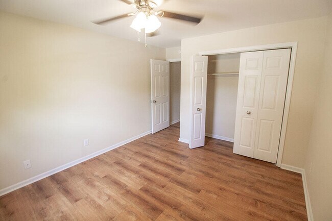 Building Photo - 1902 Mirtle Grove Ct