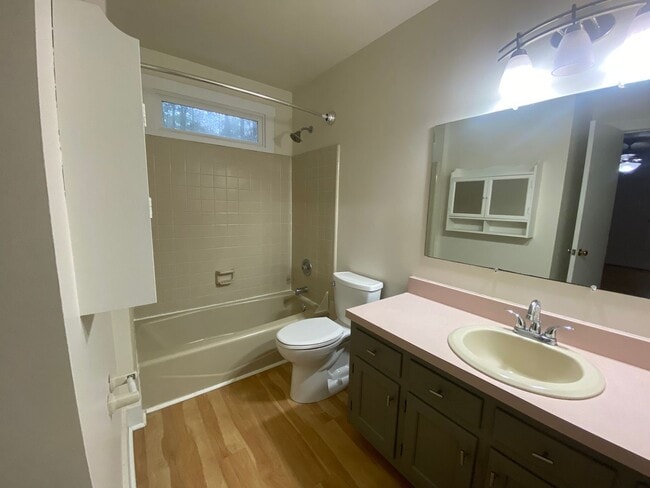 Building Photo - Country living in Glen Allen three bedroom...