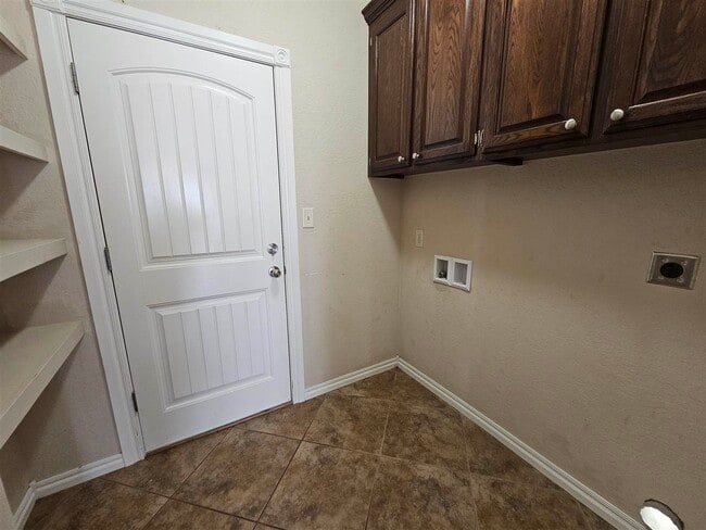 Building Photo - 418 Northeast Mountain Meadow Drive